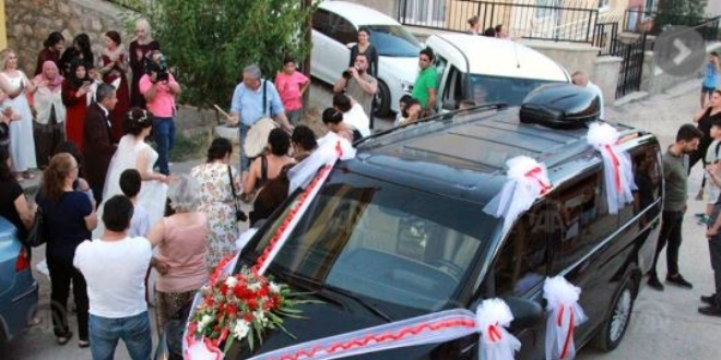 Valinin makam aracı şehit kardeşinin gelin arabası oldu