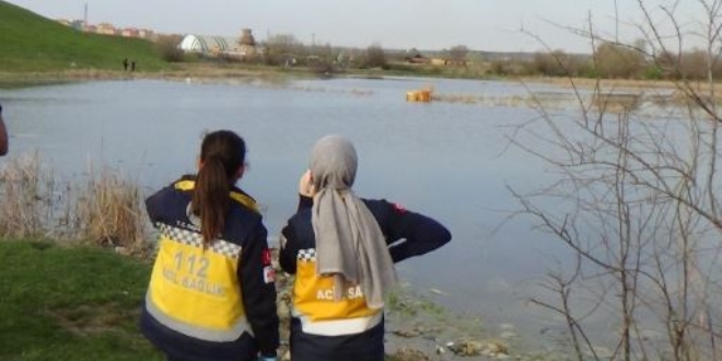 Manisa'da gölete giren ikizler kayboldu