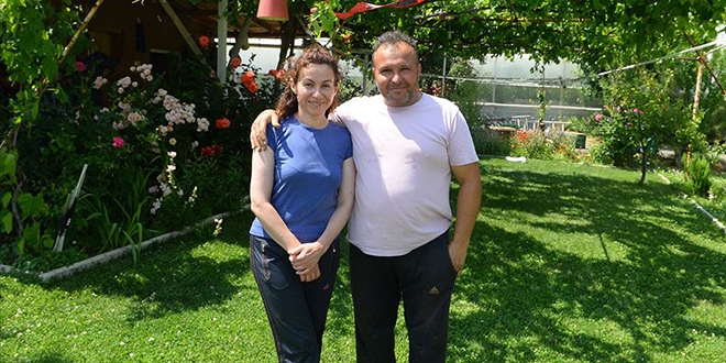 Almanya'dan köyüne döndü, domates yetiştiriyor