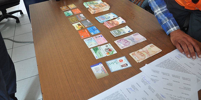 Karayolları işçisi bulduğu parayı sahibine ulaştırdı