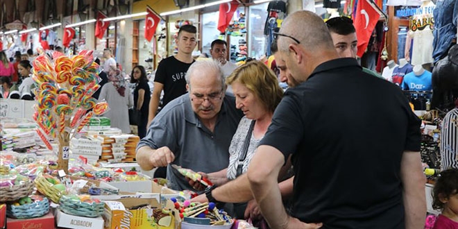 Gurbetçiler Edirne esnafının yüzünü güldürüyor