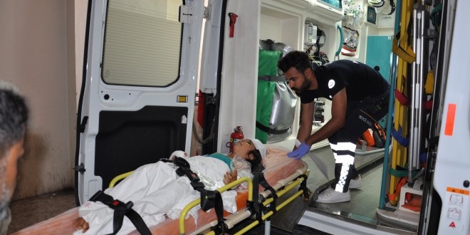 Gaziantep'te hafif ticari araç devrildi: 12 yaralı