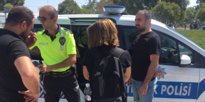 Otomobil ile çarpışan motorize trafik polisi yaralandı