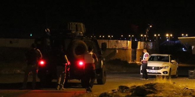 Diyarbakır'da zırhlı polis aracına saldırı
