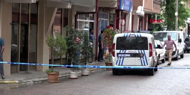 Derince eski belediye başkanını bacağından vurdular