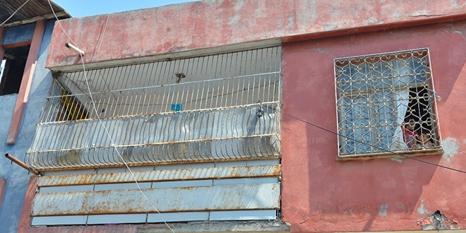 6 aylık bebeğiyle 2 çocuğunu bırakıp gezmeye gitti