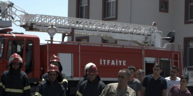 Erzincan itfaiyesinden askerlere yangın eğitimi