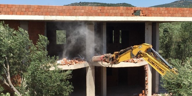 İmar barışı fırsatçılarının usulsüz olarak yaptıkları binalar yıkılıyor