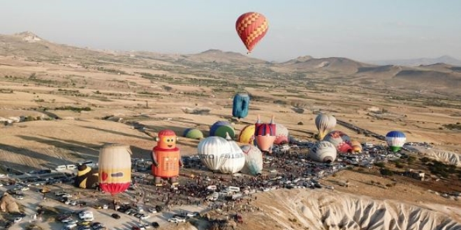 Kapadokya balon festivalini 100 bin turist takip etti