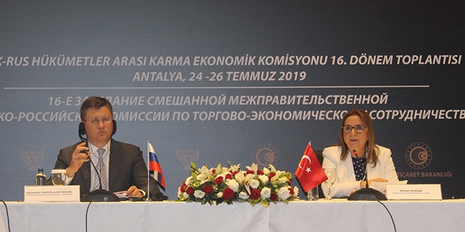 Bakan Pekcan: Korumacı değil rekabetçi olacağız