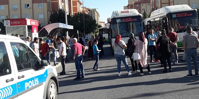 Vatandaşlar yol kesti, halk otobüslerini geri istedi