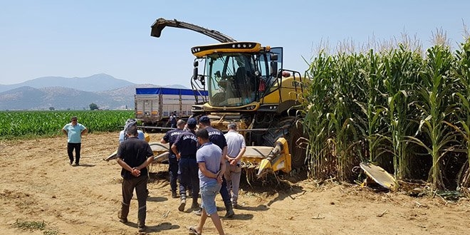 İzmir'de biçer döver faciası: Bacaklarını kaptırdı