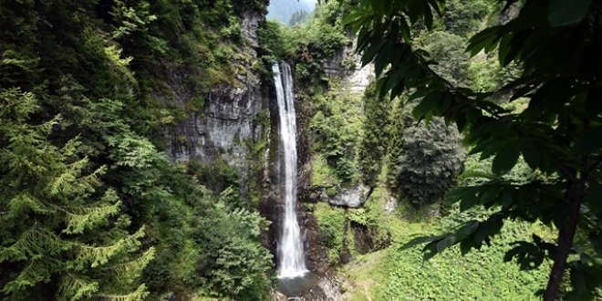 Doğa tutkunlarının gözdesi Maral Şelalesi