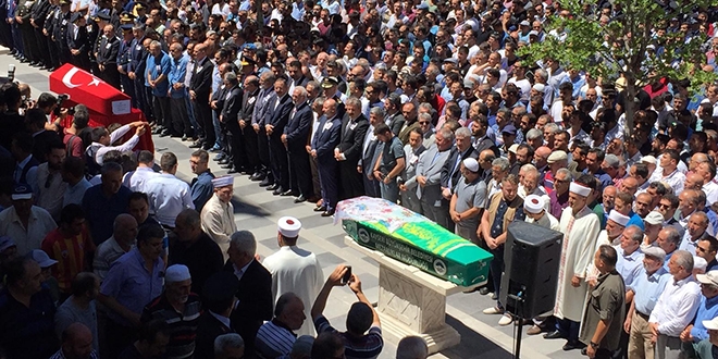 Şehit polis binlerce kişi tarafından uğurlandı