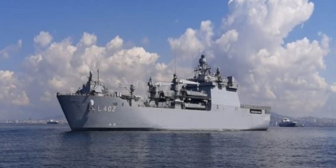 Türk Tank Çıkarma Gemisi TCG Bayraktar Barselona'da