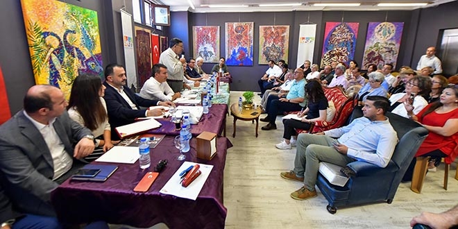 Ankara Kalesi için el ele