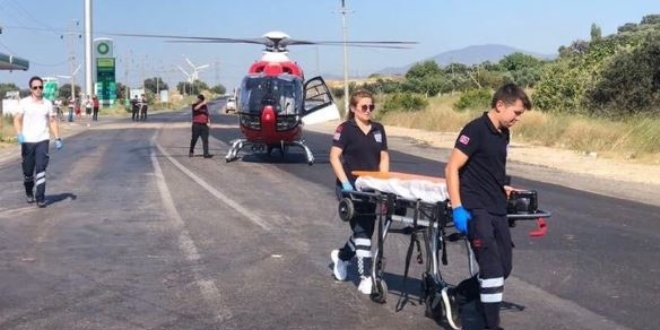 Ambulans kaza yapt, hava ambulans yola indi