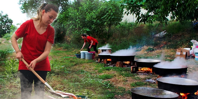 Geçirdiği kaza sonrası kullandığı çam kozalağı reçelinin üretimine başladı