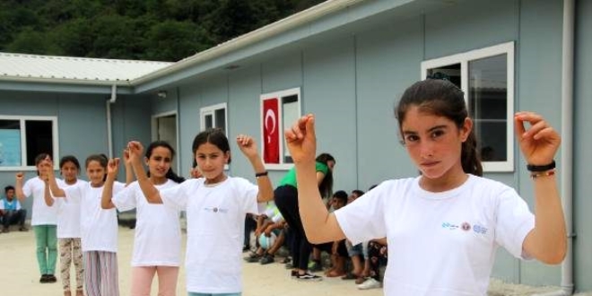 Mevsimlik işçi ailelerinin çocuklarına eğitim veriliyor