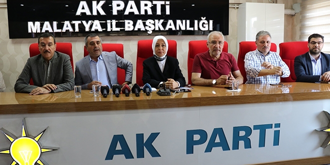 Gençler Malatya'da 'çay' içecek