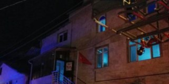 Cami minaresinde intihara kalkıştı, bayıldı