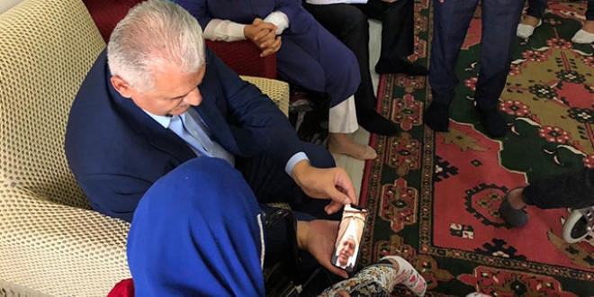 Yıldırım, ziyaret ettiği aileyi Erdoğan'la görüştürdü