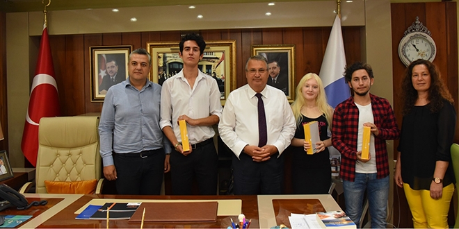 Sınava Millet Kıraathanesi'nde hazırlanıp derece yaptılar