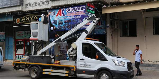 Şanlıurfa'da iş yerlerindeki Arapça tabelalar kaldırıldı