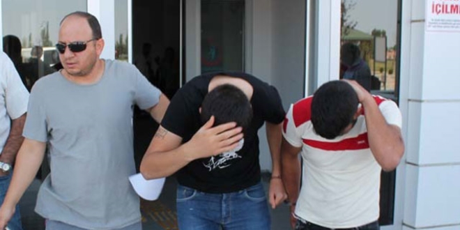 Mezun olduğu okulun televizyonlarını çaldı