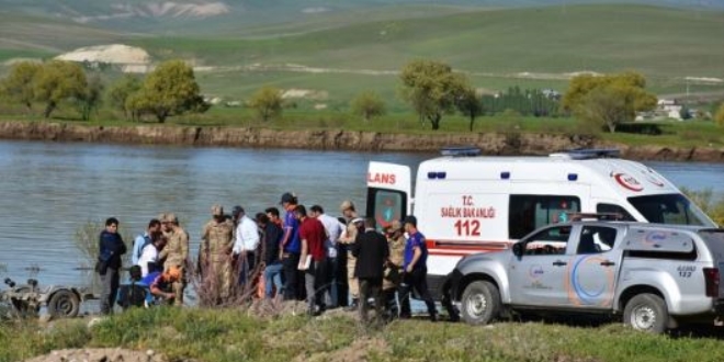 Murat Nehrine giren 4 ocuk bouldu