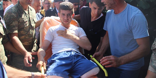 İki bacağını kaybeden gazi, baba ocağına geldi