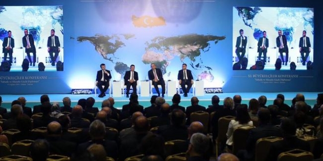 Bakan Çavuşoğlu büyükelçilerle bir araya geldi