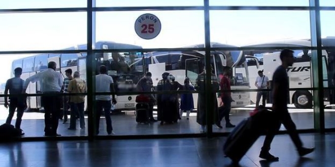 Otobüs biletleri tükendi, ek seferler de doluyor