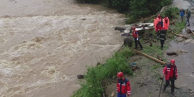 Rize'de 1 kişi sel sularına kapılarak kayboldu
