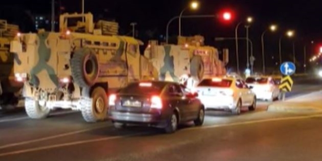 Şanlıurfa'da Suriye sınırına askeri sevkiyat