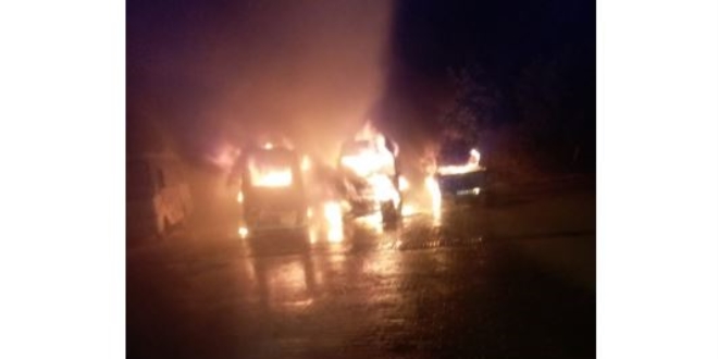 Bozyazı'da 4 araç kundaklandı