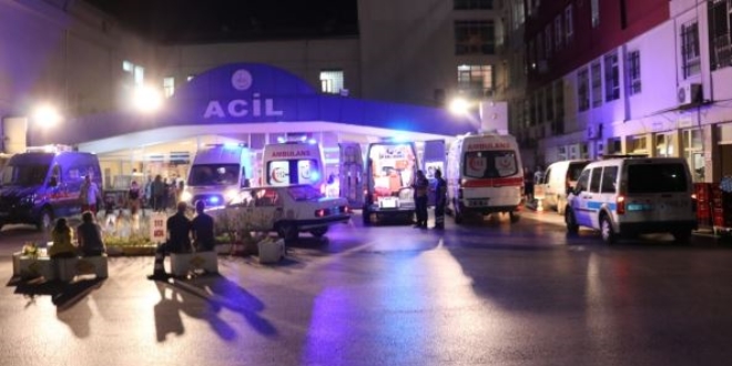 Muhtar ve azası eğlence mekanında tabanca ile vuruldu