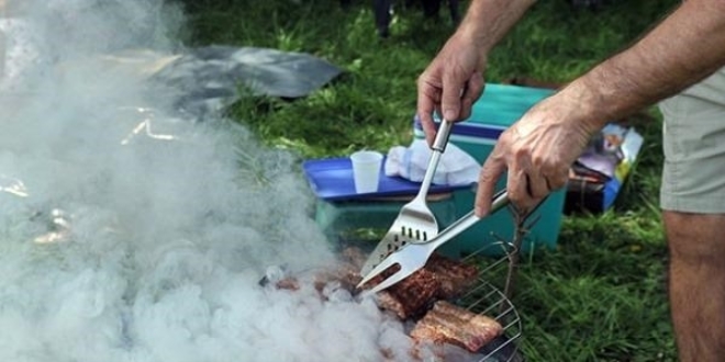 Mangal yaparken yangın çıkardılar