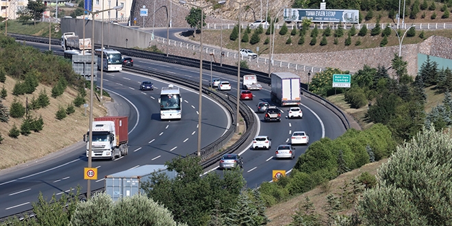 Sürücüler dikkat...Trafik yoğunluğu başladı