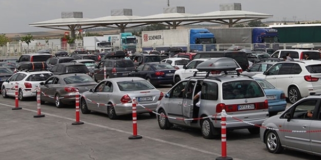 Dereköy Sınır Kapısı'nda bayram yoğunluğu