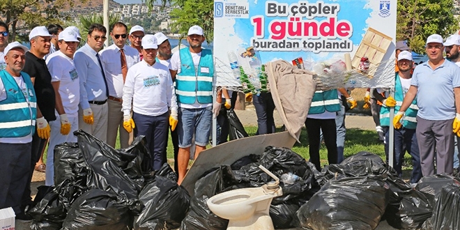Kaymakam, Başkan, Başsavcı ve Hükümlüler çöp topladı