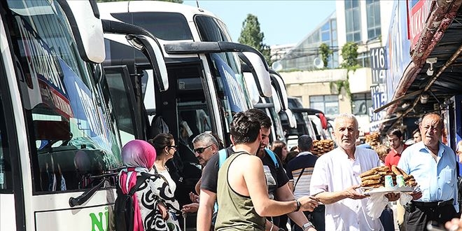 Bu bayram her 5 İstanbullu'dan 1'i seyahate çıkacak