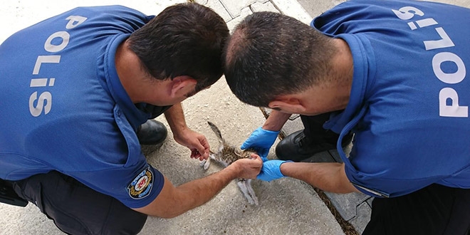 Polis memurlarından alkışlanacak hareket