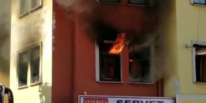 Şarjda unutulan cep telefonu yangın çıkardı