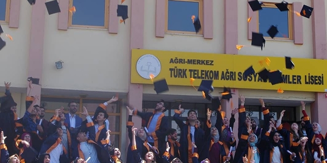 Ağrı'da bir lise...21 öğrenci Hukuk Fakültesini kazandı