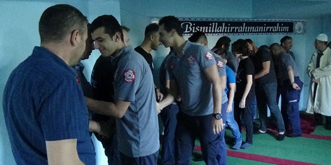 Bayram namazını görevi başında kıldılar