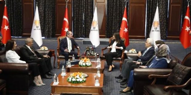 Siyasi parti temsilcilerinden, AK Parti'ye bayram ziyareti