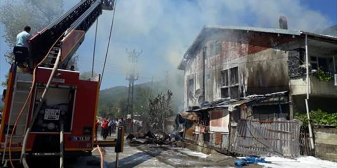 Karabük'te şehit ailesinin evi yandı
