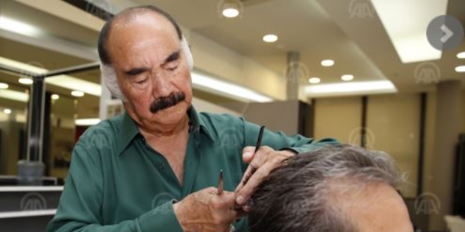 Özal'ın berberi yıllara meydan okuyor