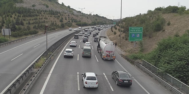 Kurban Bayramı dönüş çilesi TEM'i kilitledi